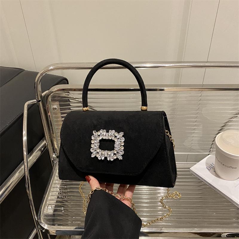 

The new foreign-style messenger bag is fashionable and simple, this year s popular bag 2025 spring small square bag casual shoulder bag women чорний