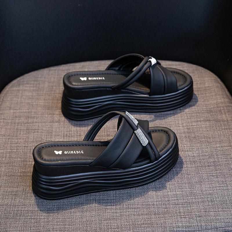 Thick-bottomed slope heel slippers women's high-end fashion 2025 summer new muffin versatile cool slippers increase height