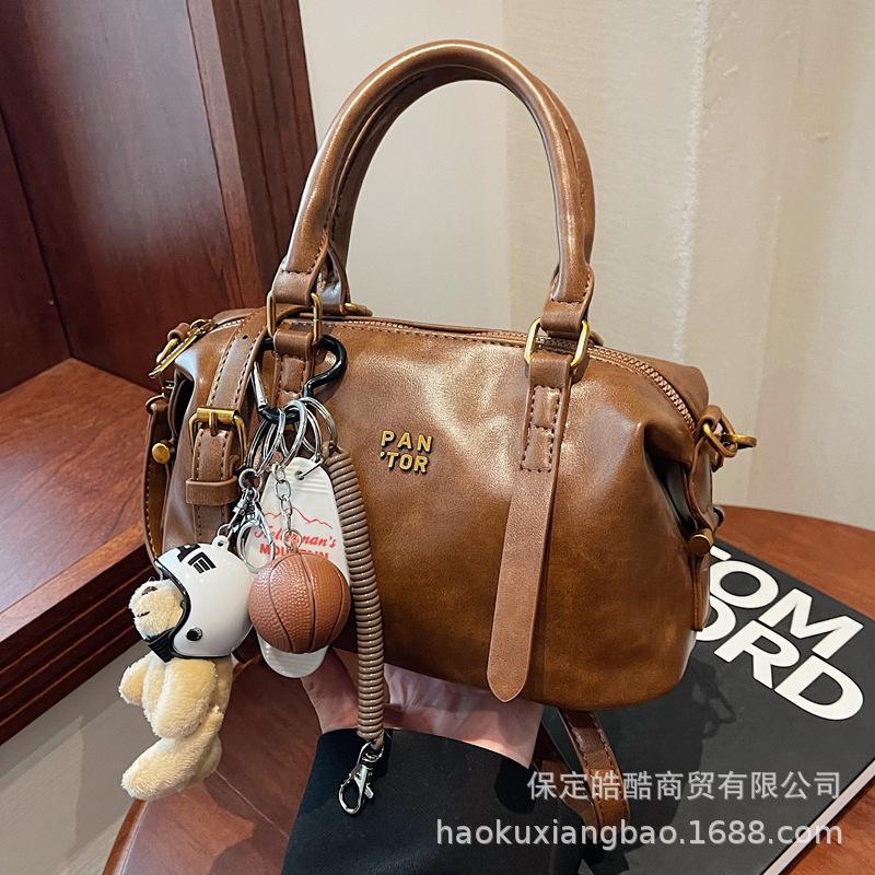 Retro popular messenger bag women's 2025 new autumn and winter shoulder handbag premium Boston pillow bag