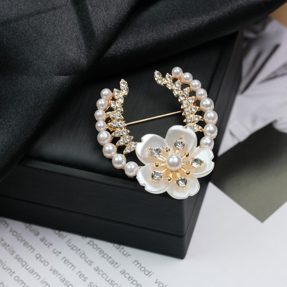 Shinning Crystal Rhinestone Flower Brooch Pearl-Set Alloy Vintage Style Pearl Flower Brooch Diamond Alloy Floral Brooch