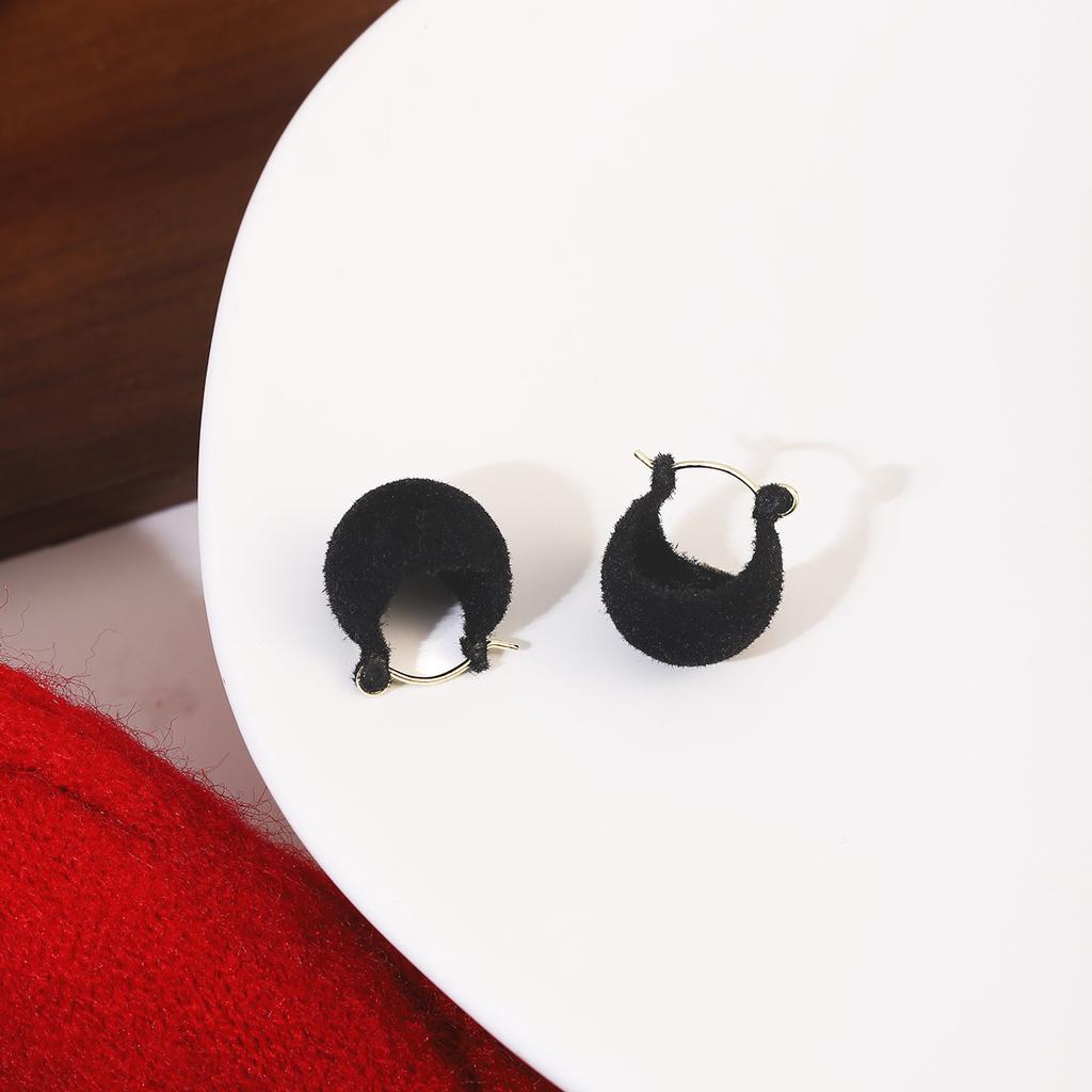 Red Velvet Drop Earrings Simple Dangle Fluffy Earrings for Women Autumn Winter Light Luxury Face Slimming Accessories