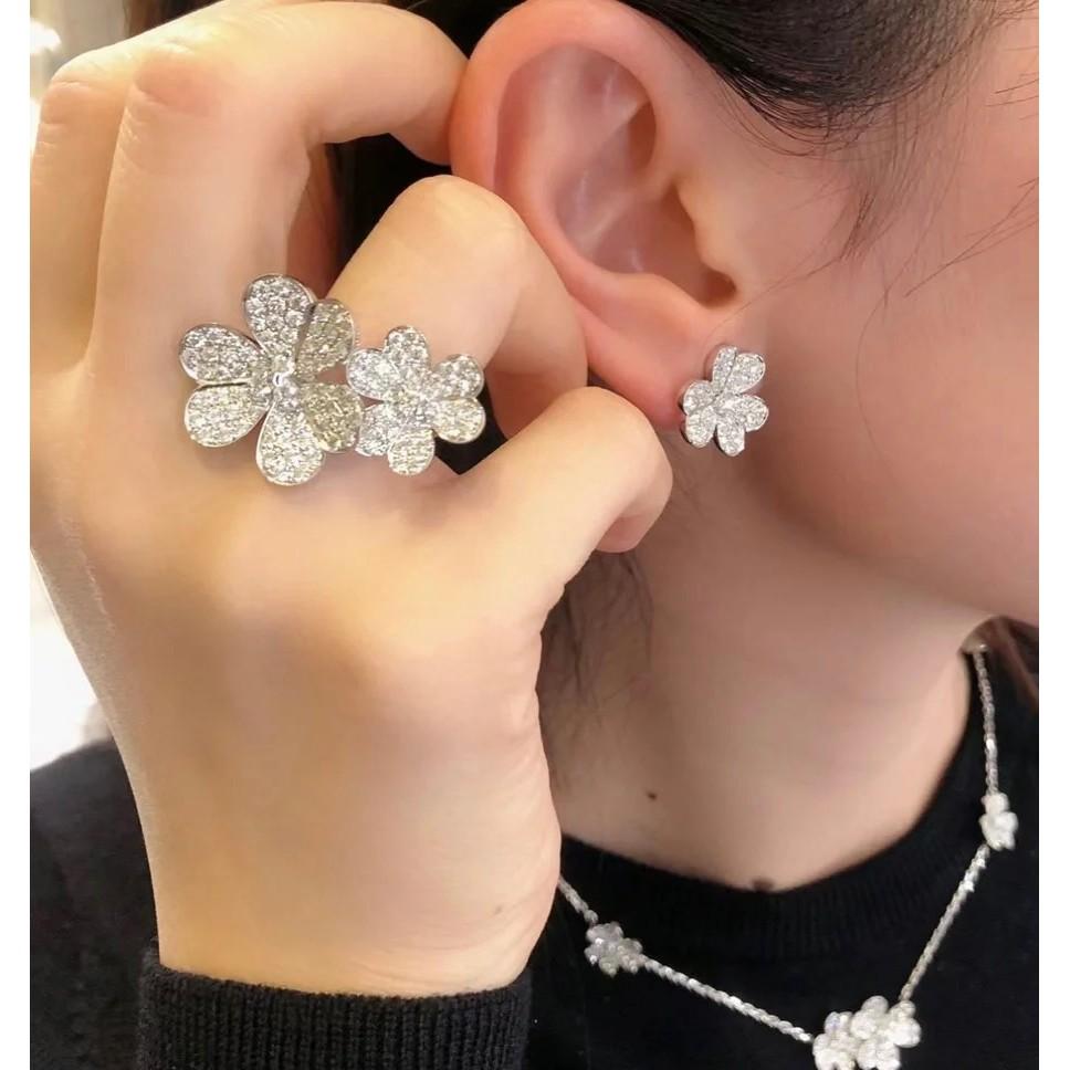 Full Diamond Three Flower Series Ring Shipped To Germany Imported Asian Gold Electroplated Au 750 18K Craft This Classic Gift