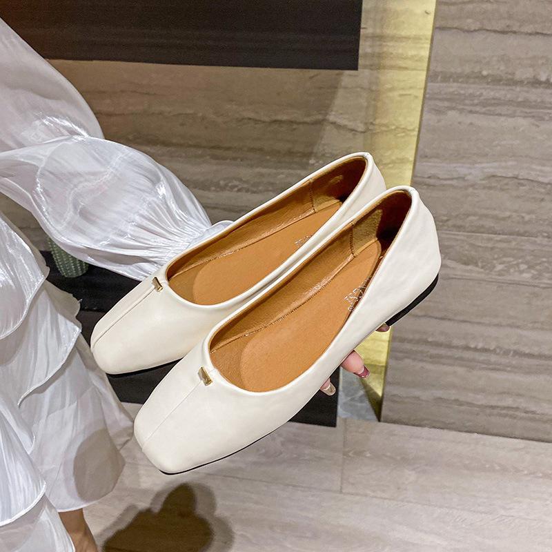 Fashion Brief Style Women Moccasins Meatal Decoration Slip On Loafers Square Toe Soft Leather Flats Women Working Shoes Big Size 43