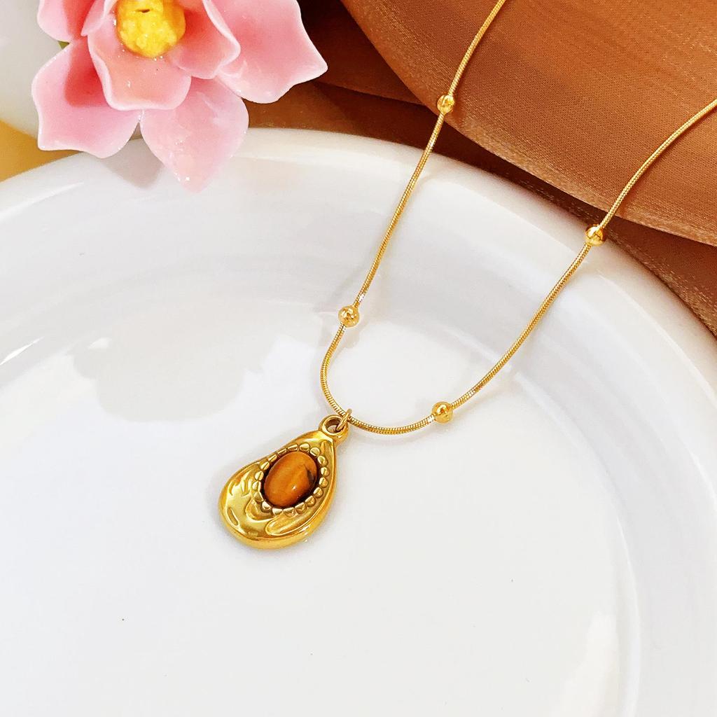 Złoty naszyjnik ze stali nierdzewnej: Elegancka, Wszechstronna, Nieblaknąca Biżuteria Damska