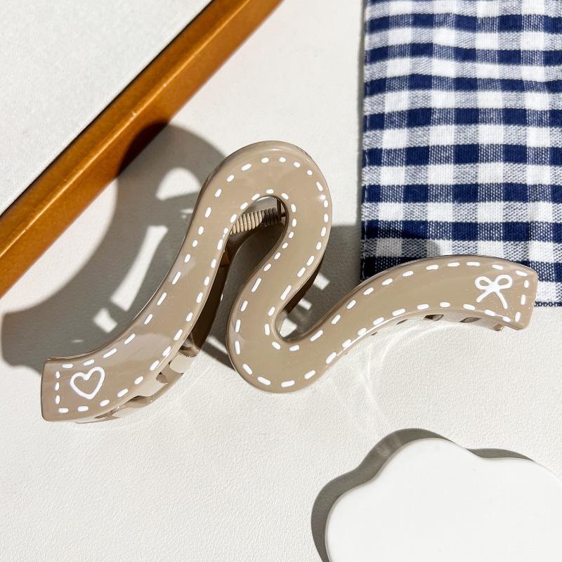 High-end Cream-colored Hair Clips Women's Heart Graffiti Wavy Gripper Elegant Updo Shark Gripper