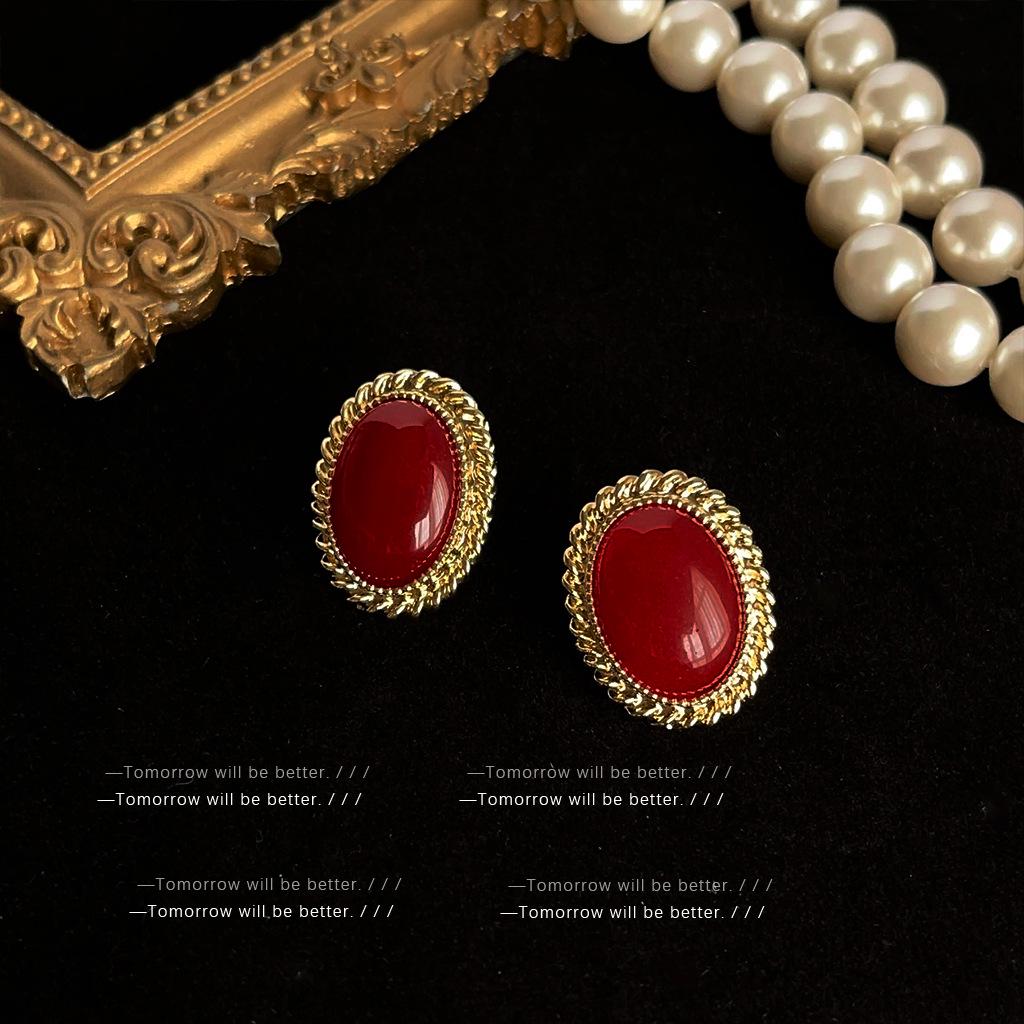 Mid-Century Vintage Stud Earrings: Trendy Literary Style in Light Luxury Fashion