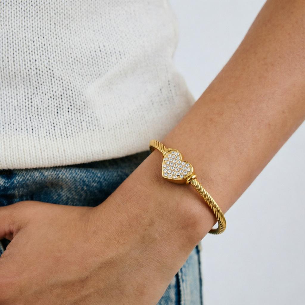 European & American Fashion 18K Stainless Steel Women's Bracelet - Simple, Colorfast, Light Luxury Titanium Steel Jewelry