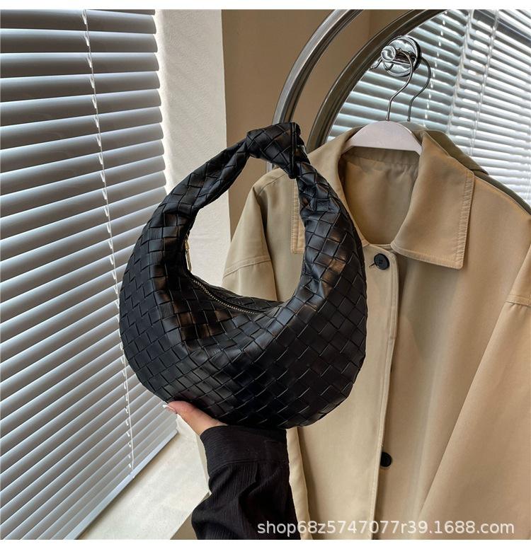 Handheld Dumpling Bag Women's 2025 New Niche Design Hand Bag High-end Messenger Bag Korean Women's Bag