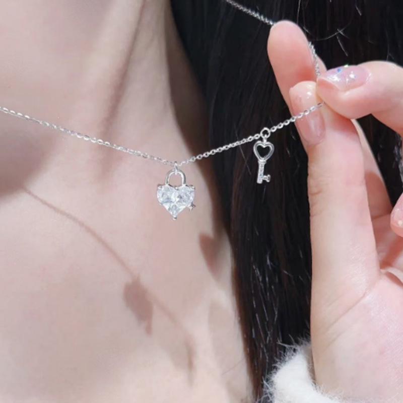 2025 Elegant Love Lock Necklace – Minimalist Gift for Women and Girlfriends