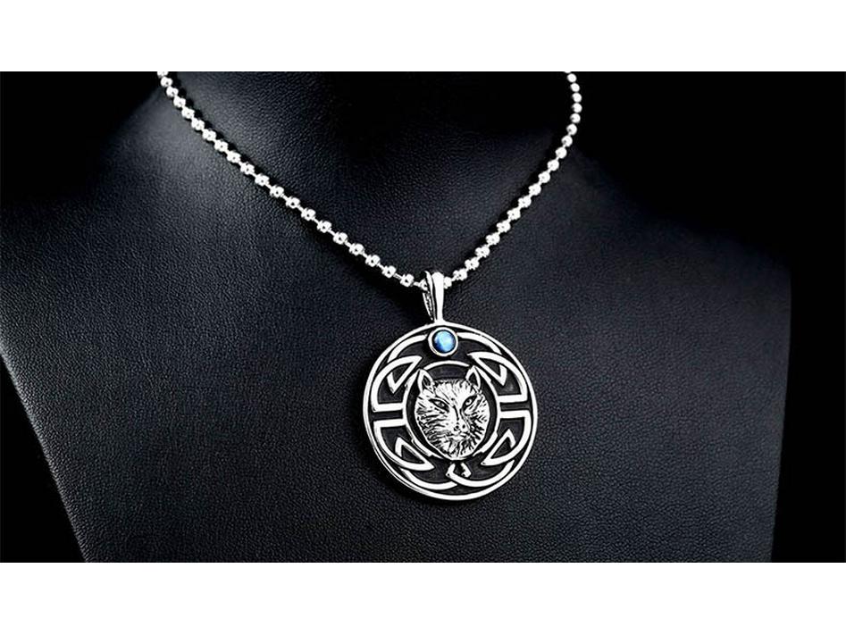 Ciondolo Testa di Lupo Iron Man: Acciaio al Titanio da Uomo con Intarsio di Diamanti