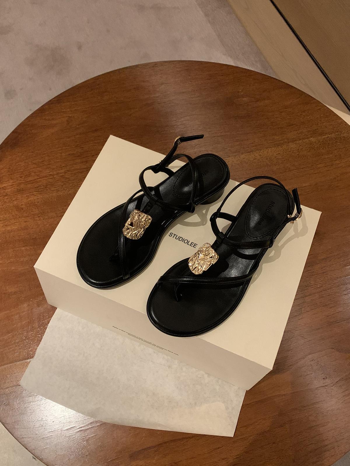 

Fashion Versatile 2025 Summer Gentle Pure Wind Strap Set Toe Low Heel Round Head Sweet Versatile Fashion Sandals Women 35 чёрный