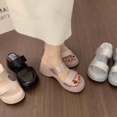 Fashion Thick Sole Sloping Heeled Slippers for Women's 2025 Summer New Outdoor Beach Comfortable French Style Open Toes Fashion Sandals