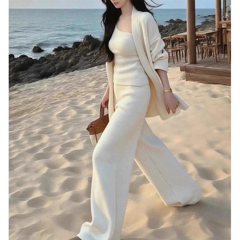 

Осенне-зимний новый кардиган-свитер средней длины, брюки клеш, комплект из трех предметов, ленивый стиль, свободный и универсальный, вязаный комплект большого размера one size fits all