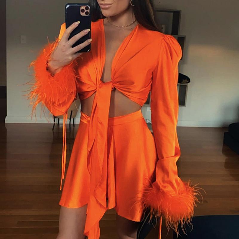 Streetwear Chic Langarm Mit Pelzigen Federn Satin Crop Top Clubwear Vorne Fliege Up Sexy Schlanke Frauen Verband Shirt low Cut