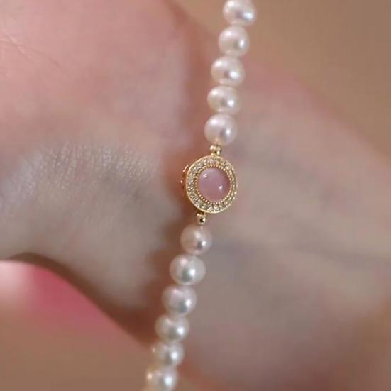 Pearl Bracelets for Women Dainty Stretch Pearl Jewelry for Everyday Wear Wedding & Bridesmaid Bracelet Lightweight Stackable Pearl Accessories