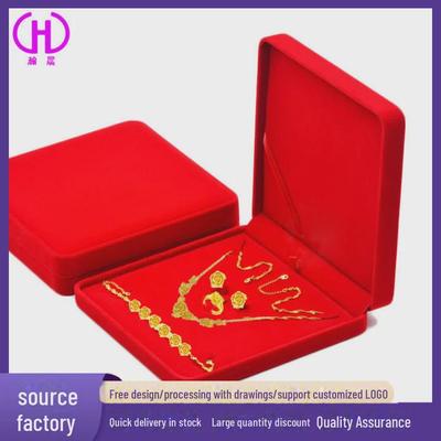 Festliches Schmuckkästchen-Set aus rotem Samt: Halsketten-, Armband-, Ring- & Ohrringhalter