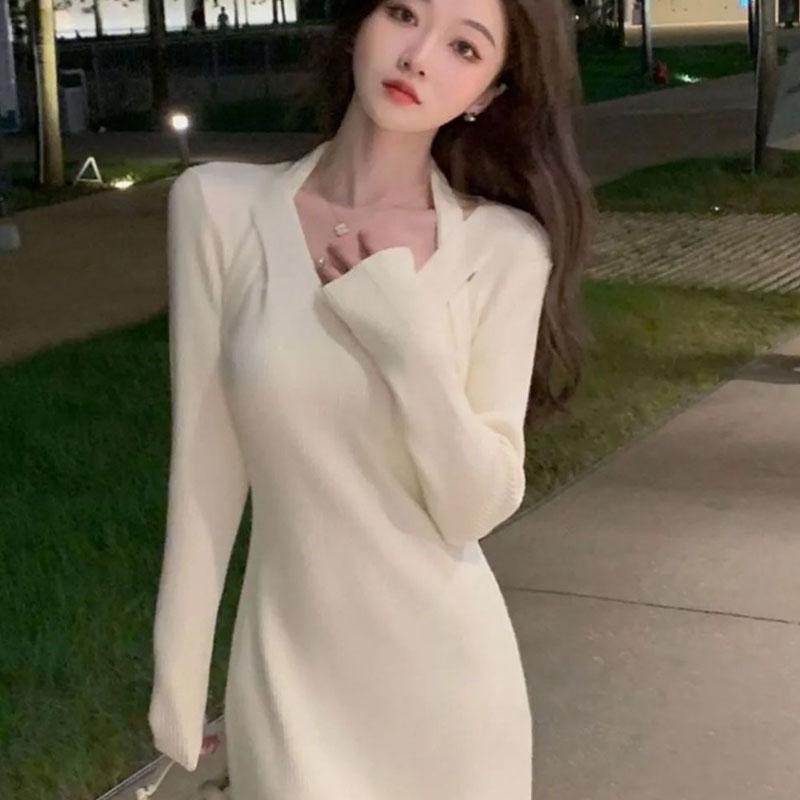 Design Senses Hanging Neck Slim Knitted Sweater Dress for Women Spring and Autumn 2023 New Waist Opening Long Dress Female Tops