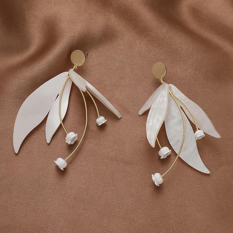 

Элегантные длинные белые серьги-лепестки цветов: Высококачественный дизайн серебряных игл для женщин