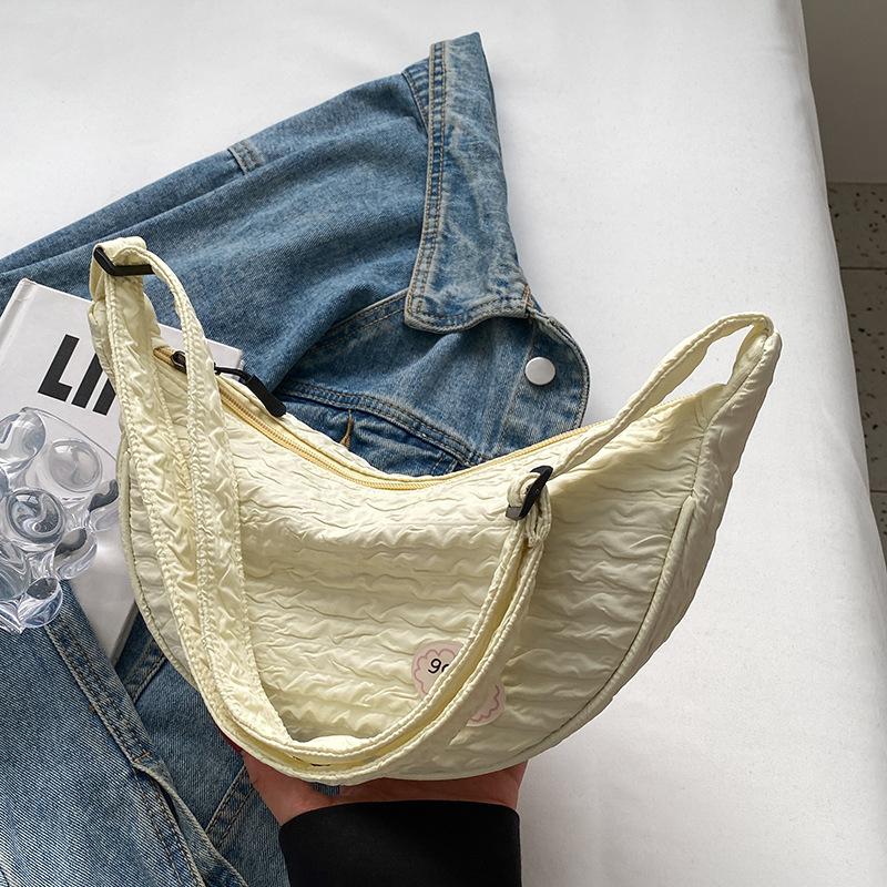 

Cute versatile niche canvas small bag women s 2025 new women s bag Korean version messenger bag fashionable one-shoulder dumpling bag