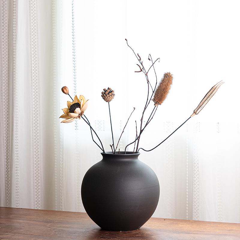 Jingdezhen Ceramic Vase: Retro Chinese Pottery for Living Room or Dining Table Flower Arrangements.