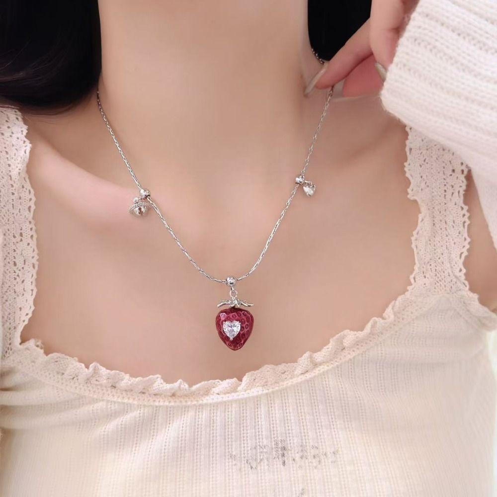 Niche Red Strawberry Love Necklace Girl Clavicle Chain Love Zircon Pendant  Lady