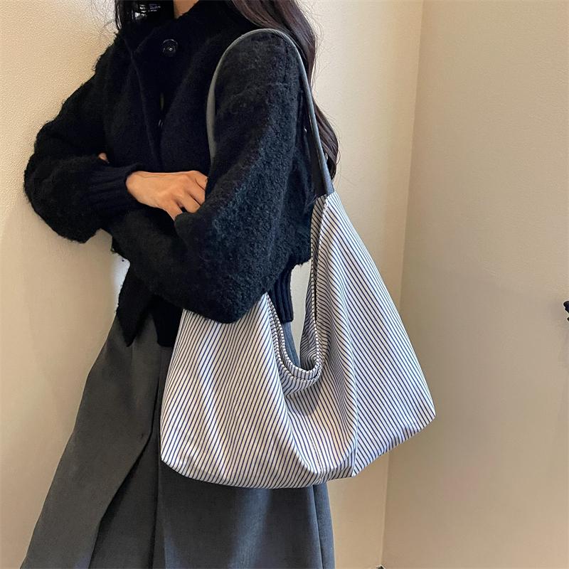 Borsa Hobo in Tela a Righe Morbida con Ampia Tracolla Grande Capacità Borsa Tote Casual da Donna per l'Uso Quotidiano