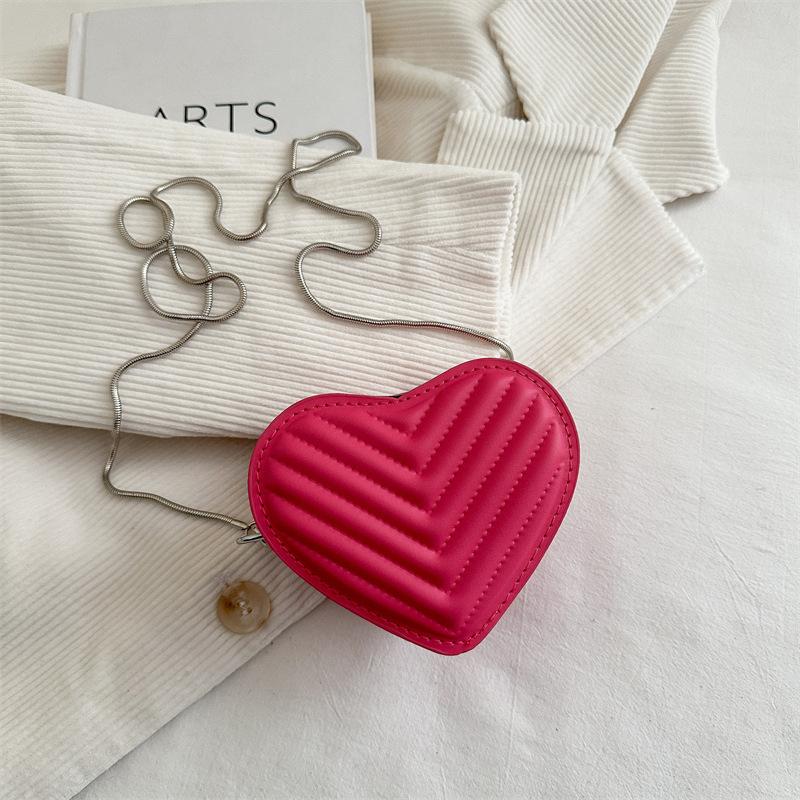 

Простая однотонная маленькая женская сумка в иностранном стиле 2025 года, летняя новая сумка через плечо, текстурная сумка Love Bag, женская сумка
