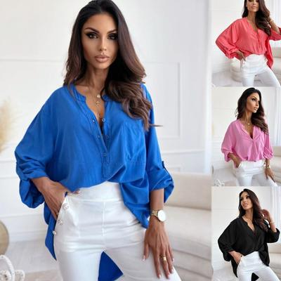 Sade ve Bol Kesimli Yarım Açık Yaka Tek Sıra Düğmeli Düz Renk Bluz