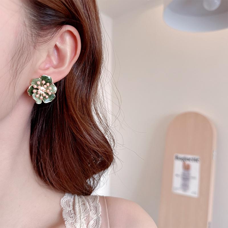 Women's Light Luxury Design Elegant Drip Oil Camellia Earrings Fashionable And Versatile Niche Design Flower Earrings