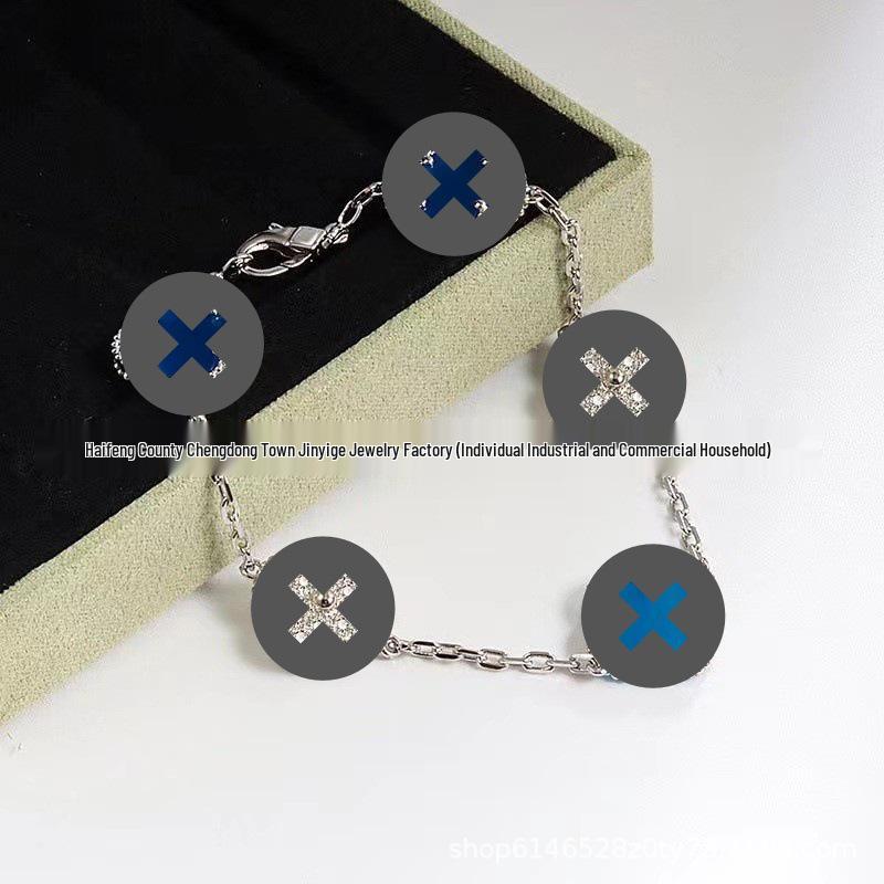 

Elegant Silver Four-Leaf Clover & Five-Flower Bracelet - Women s Fashion Jewelry, Versatile & Luxurious Design. Platinum