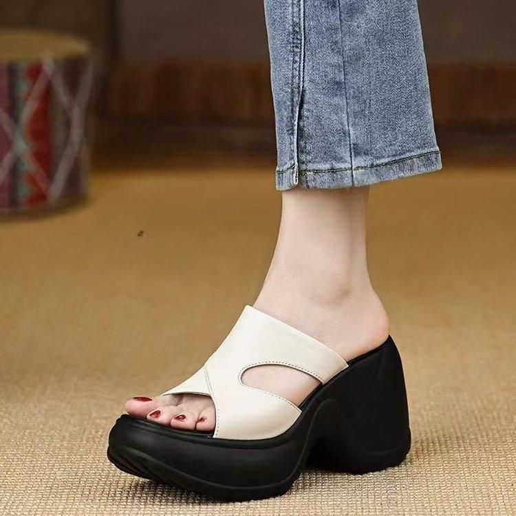 

Thick-soled slippers for women s outer wear 2025 summer new models step on shit feeling thick-soled fashionable versatile comfortable height-increas 39