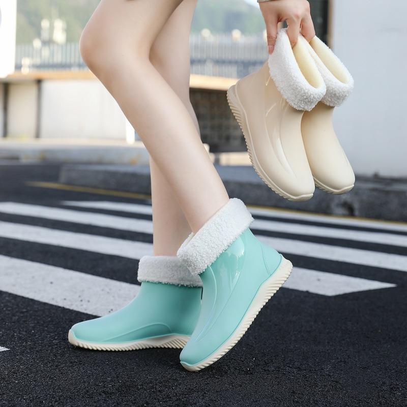 Short rain shoes women wear non-slip waterproof shoes women's fashion trend rain boots fleece warm work shoes glue shoes women
