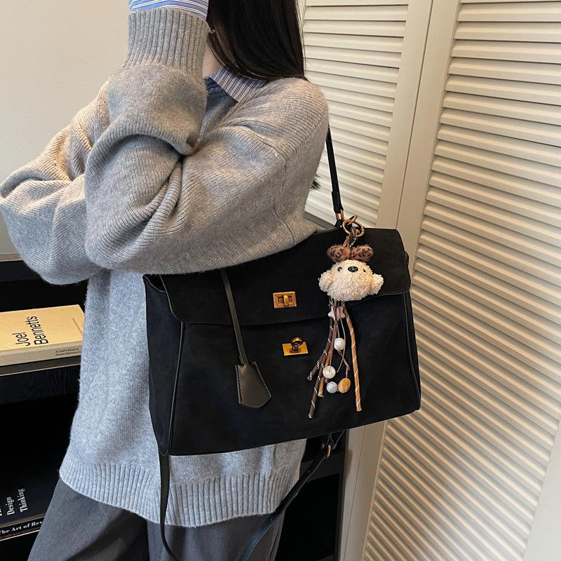 Premium Commuter Retro Matte Messenger Bag 2025 Autumn and Winter New Women's Shoulder Underarm Bag Portable Tote Bag