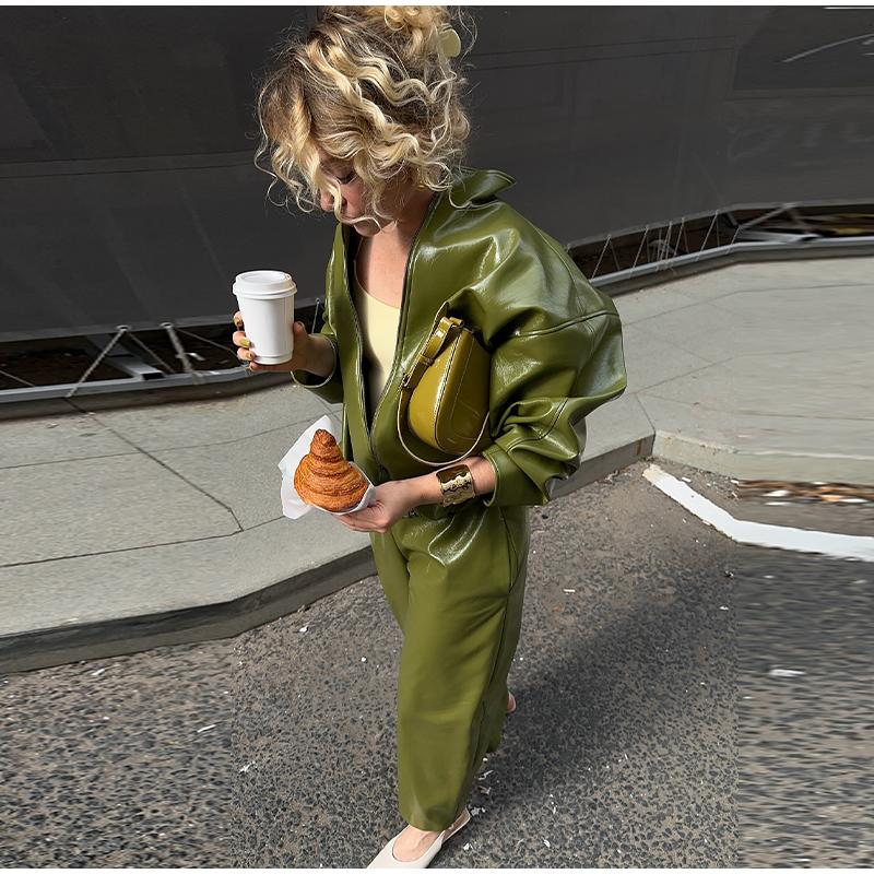 Women Green Stand Collar Leather Jacket Fashion Zipper Long Loose Outerwears Chic 2025 New Autumn Fashion High Street Lady Wear