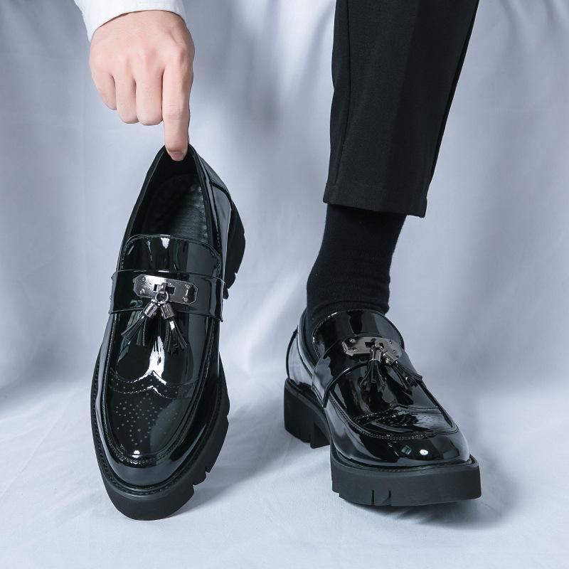 Men's business casual pointed thick-soled patent leather shoes Brock engraved teen trend Korean version trendy shoes
