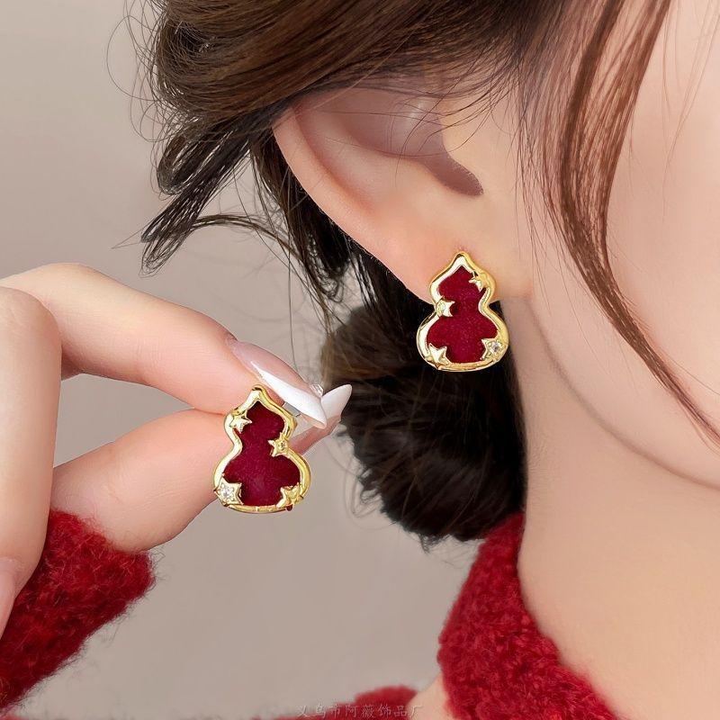 Elegant Zirconia Flower Silver Needle Stud Earrings: Chic, Simple, High-End Ear Ornaments