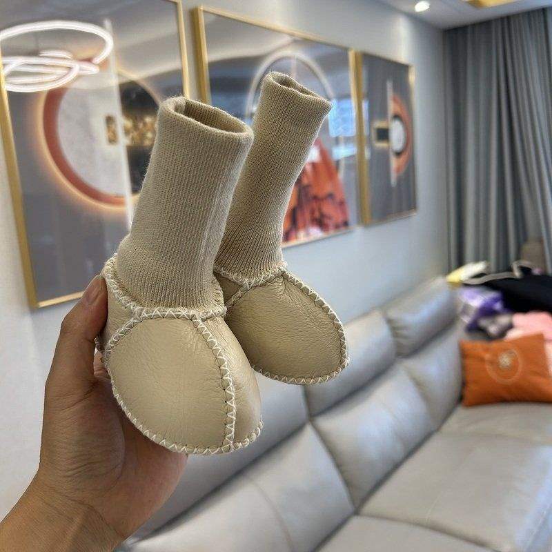Fur Integrated Baby Shoes and Socks Warm Thick Autumn and Winter Baby Soft Soles Do Not Fall Off Toddler Shoes Newborn 0-6-12