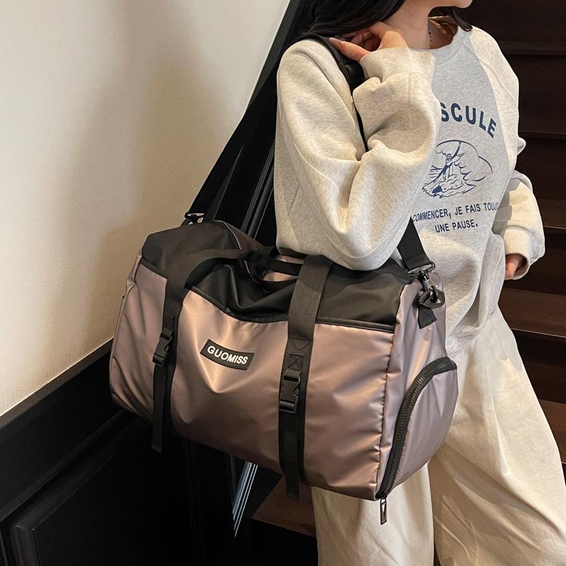 Large Capacity Short Distance Duffle Bag Travel Bag Simple Casual Handbag Men's Light Crossbody Sports Bag Women's Gym Bag