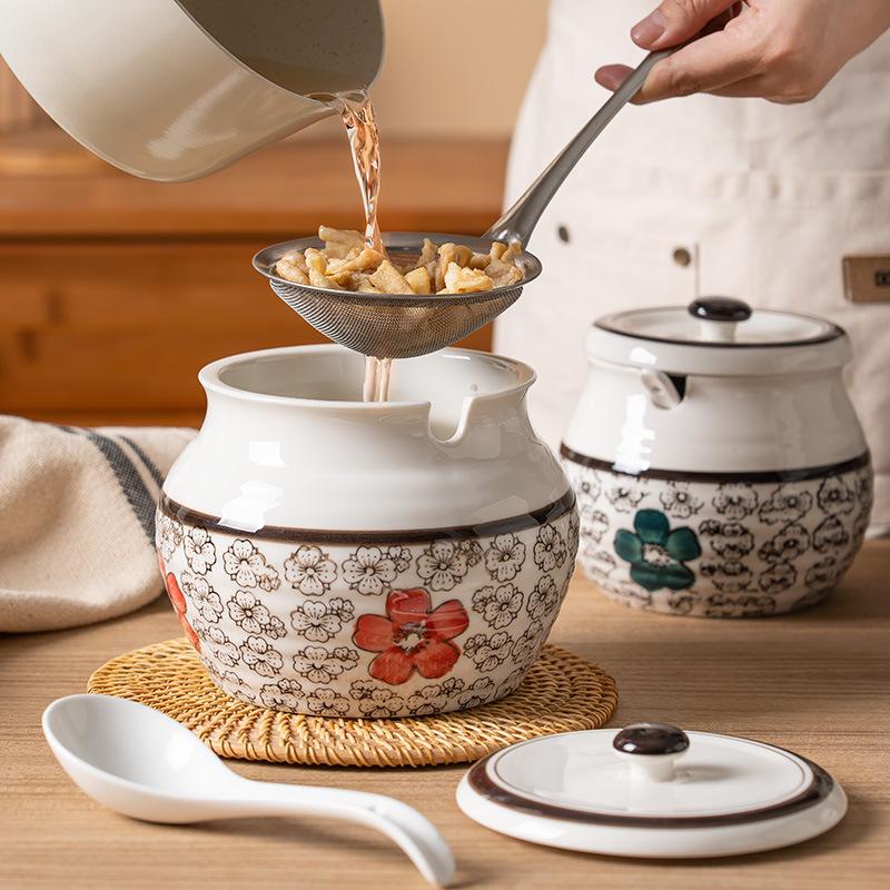 Kitchen Ceramic Oil Tank Household High-temperature Resistant Chili Oil Tank with Lid Spoon Kitchen Spice Jar Seasoning Can