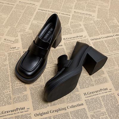 Sapatos de Couro Pretos Pequenos Estilo Britânico com Solado Grosso Femininos Outono e Inverno Saia Trabalho Mocassins de Salto Alto