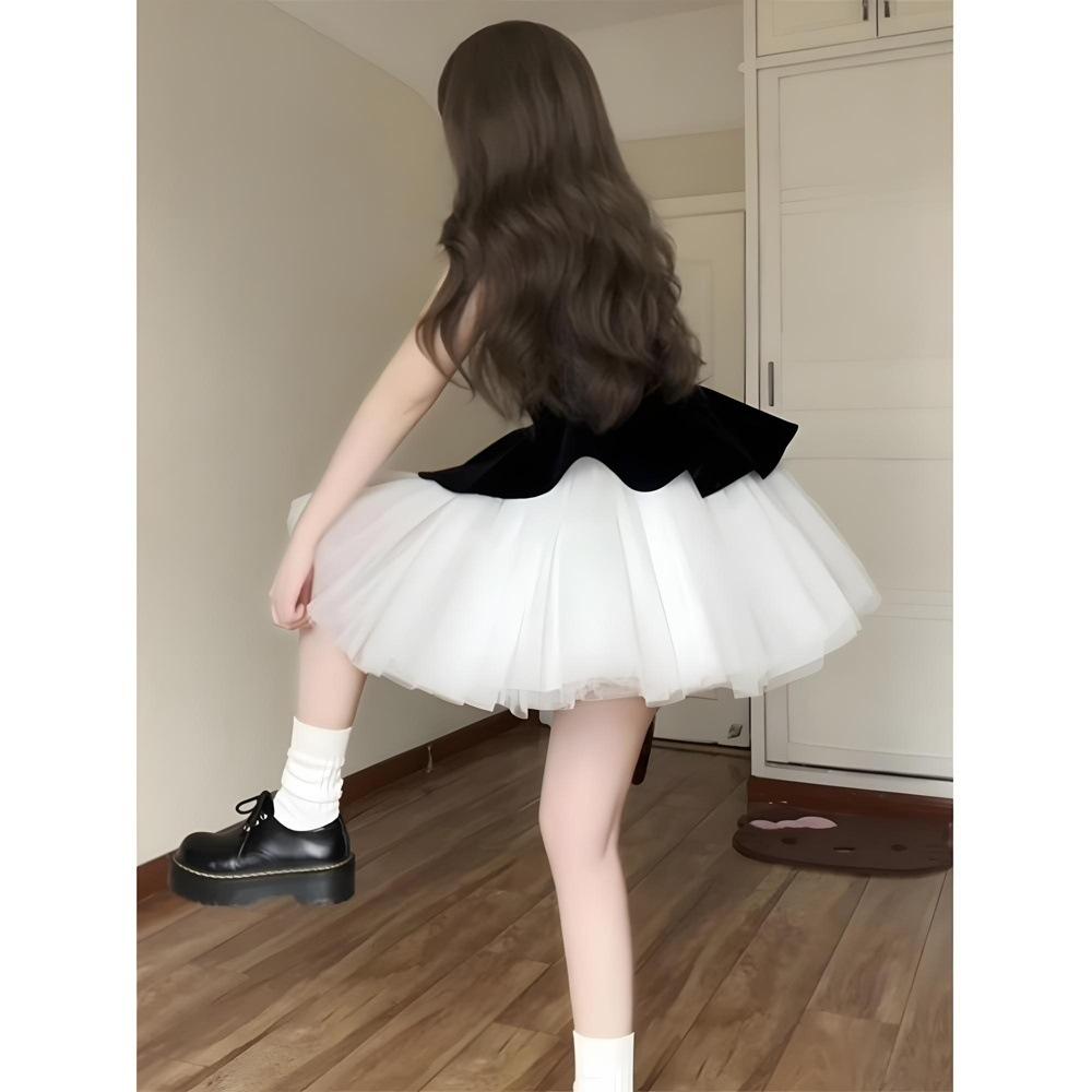 

Маленький мужчина очень хорошо выглядит, модный сетчатый жилет с вставками, короткая юбка, и носит платье в иностранном стиле для маленького мужчины на раннюю весну. XL- (recommended 110-60kg)