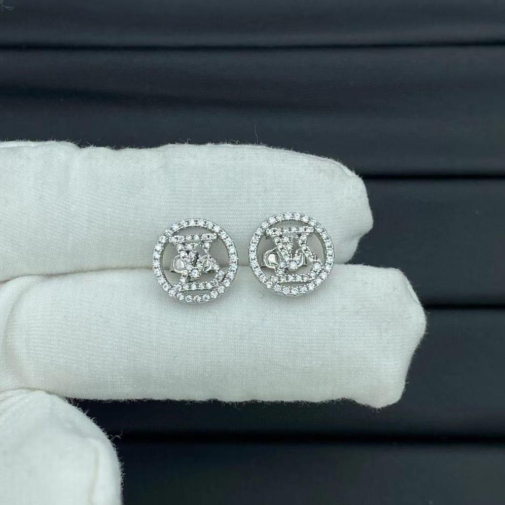 Elegant Mother-of-Pearl Four-Flower Earrings - Classic High-Quality Fashion.