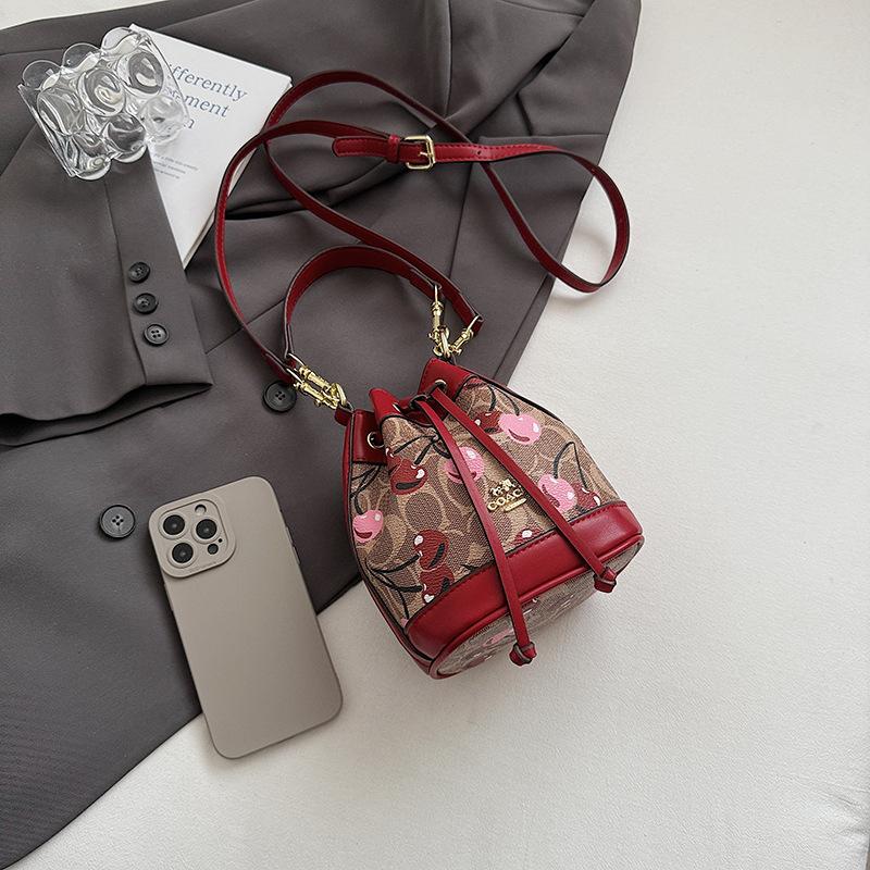 Damentaschen, Sommer 2025 Neue Koreanische Mode Nische Schultertasche, Persönlichkeitsdruck, Kirsch Umhänge-Eimertasche