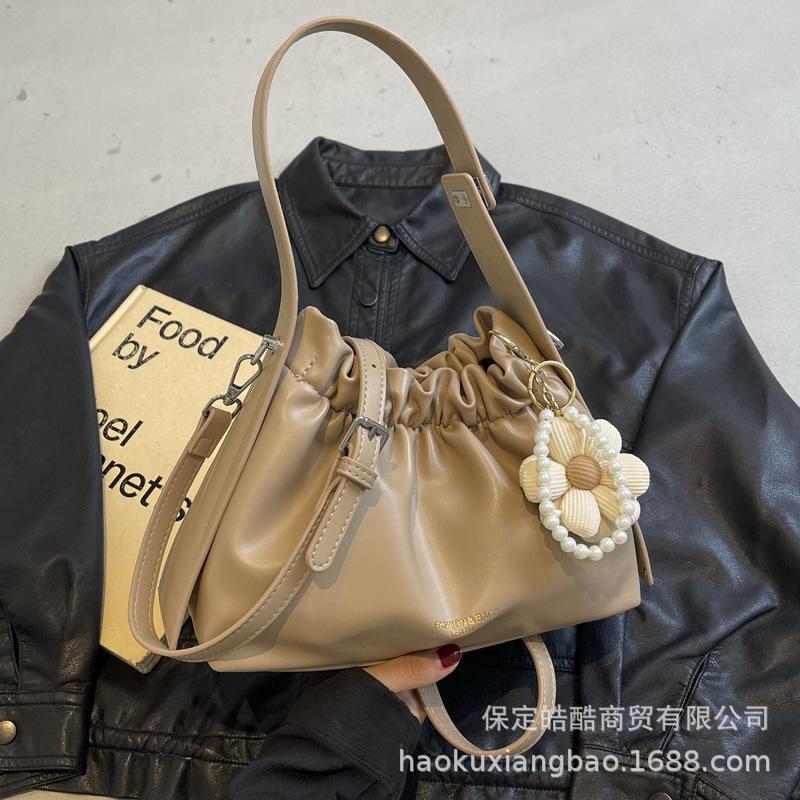 Versatile niche texture cloud drawstring bucket bag women's 2025 new high-end fashion foreign style shoulder messenger bag
