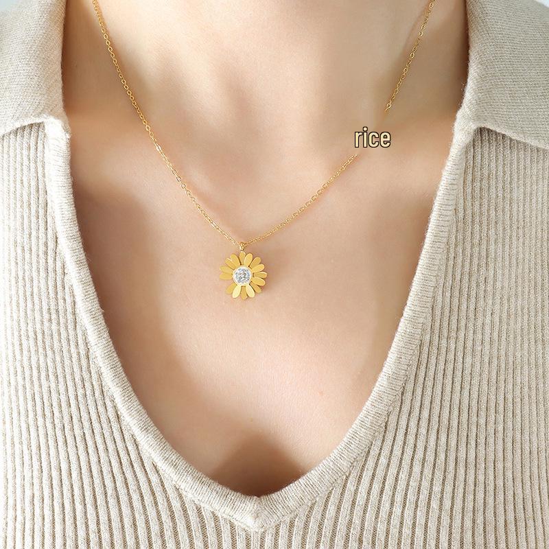 Daisy Zircon Pendant Necklace for Women - 18K Gold-Plated Titanium Steel Clavicle Chain (P784)