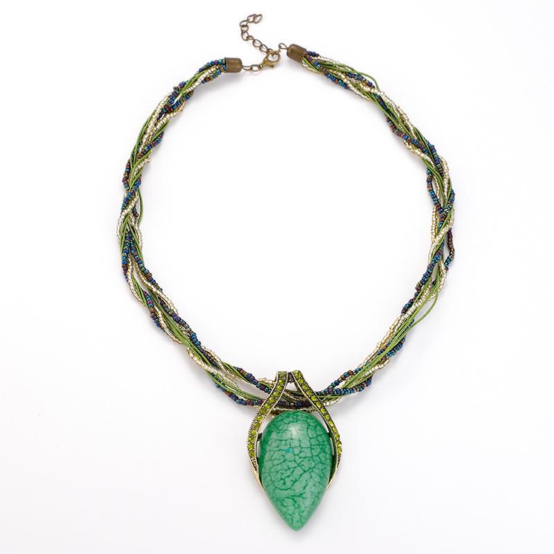Collana Etnica Boho da Donna con Ciondolo Geometrico a Goccia e Pendente in Resina