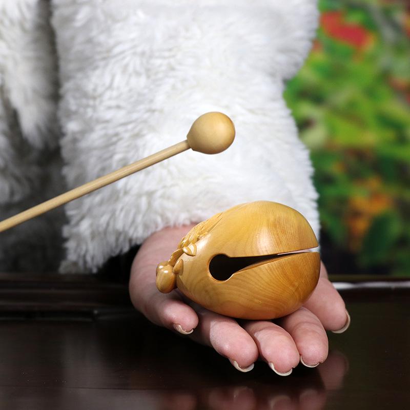 Portable Boxwood Percussion Meditation Instrument: Mini Wooden Fish Carving, Perfect as a Gift or Decorative Ornament.