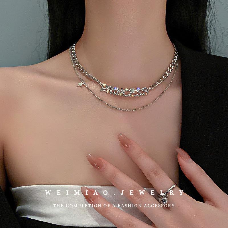 

Новые модные персонализированные ожерелья. Модные подвески в стиле ретро. Модные ретро-колье.