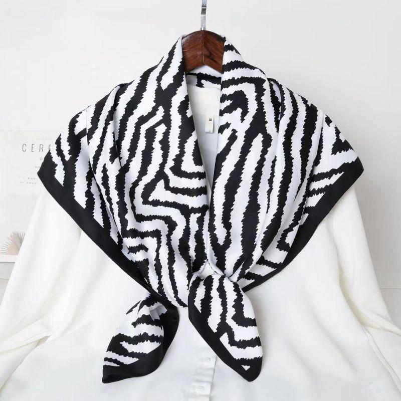 Versatile Shawl Animal Print Black And White Simple Large Square Scarf 90 * 90Cm Simulated Silk Twill Silk Women'S Silk Scarf