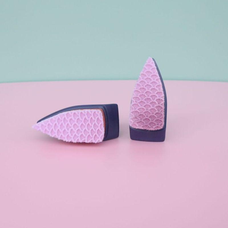 Buttermilk - Iron Shaped Foundation Makeup Brush With Cover